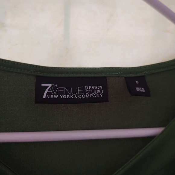 7th Avenue design Studio New York & Company - Picture 2 of 6